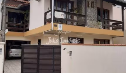 2 casas Santa Terezinha em Brusque
