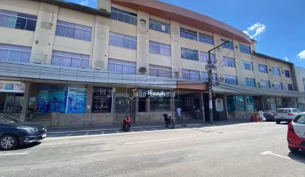 Sala comercial com vitrine no centro de Brusque