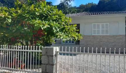 Casa com área de festas Azambuja em Brusque