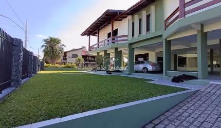 Casa 5 suítes e 2 demi Jardim Maluche Brusque