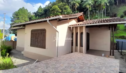 Casa para locação 03 quartos no Centro