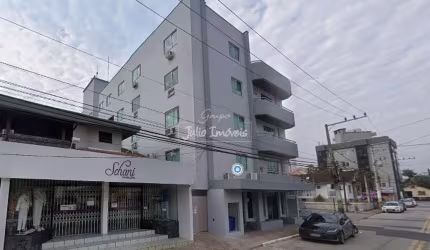 Apartamento com 02 quartos no Centro.