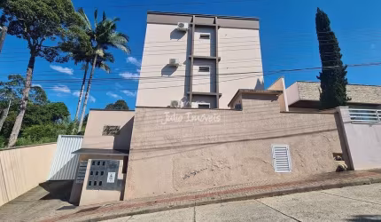 Apartamento com 2 quartos na Primeiro de Maio