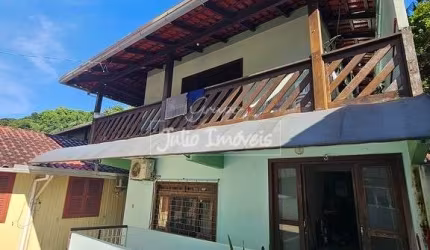 Prédio com 4 apartamentos São Pedro