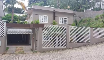 Casa com 4 quartos no São Luiz Brusque