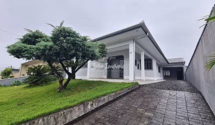 Casa com 1 suíte e dois quartos no São Luiz