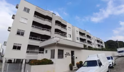 Apartamento semi mobiliado para locação  no Centro