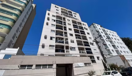 Apartamento com 2 dormitórios no Centro