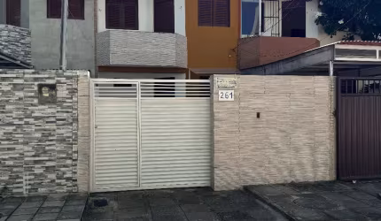 BESSA - #joãopessoa #paraiba . Grande oportunidade para quem deseja ALUGAR uma casa na praia. Padaria, supermercado, parques e colégios próximos!