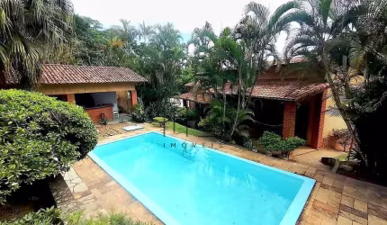 Linda Casa à Venda - 5 dormitórios sendo 3 suítes - 1.100m² de Terreno e 500m² de Área Construída -