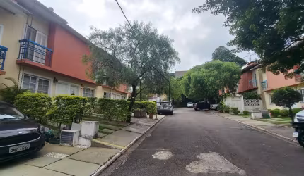 Casa de 2 dormitórios à Venda, na Granja Viana, no km 21, sentido Sp. BAIXOU O VALOR!