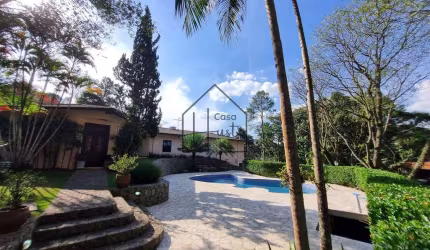 Linda Casa à Venda, 5 dormitórios  - 500m² construídos - Condomínio Jardim Mediterrâneo, Parque São