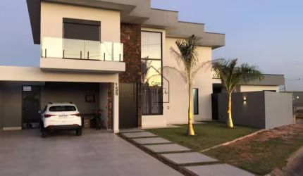 OPORTUNIDADE! Linda Casa Recém Construída com Piscina - Condomínio Fechado - 200m² de área construí