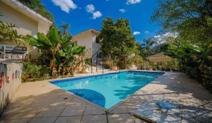 Casa à venda 4 dormitórios 593m² por R$ 1.700.000 - Fazendinha-Chácara Roselândia, Cotia, SP