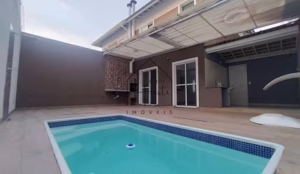 Casa semi-isolada COM PISCINA, 2 dormitórios - Disponível pra Venda - Condomínio Evidence, em Cotia