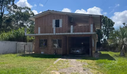 Casa Espaçosa  de 2 dormitórios a Venda -Bairro João do Rio Vermelho