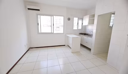 Apartamento a Venda de 2 dormitórios ( 1 suíte) Bairro Carianos  Próximo Aeroporto - Florianópolis SC