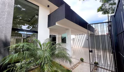 CASA COM PISCINA NO JARDIM ALVORADA