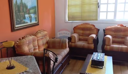 Linda casa triplex em condomínio. Entrar e morar!
