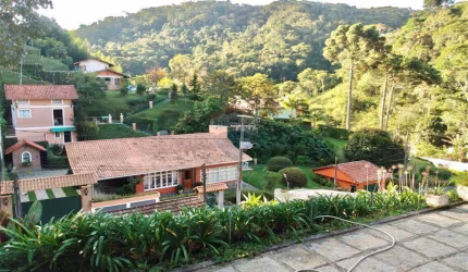 Casa para locação com piscina, 4 quartos, vista ampla