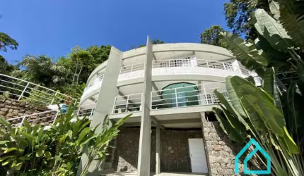 Linda casa com vista para o mar na Praia Vermelha do Sul - Ubatuba SP