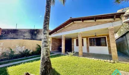 Oportunidade casa a venda 3 dormitórios a 200 metros da orla da Praia do Itaguá Ubatuba SP