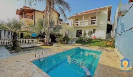 Casa com 3 dorms à Venda, at. 540m² por R$ 1.190.000 - Parque Dom Henrique - Cotia/SP