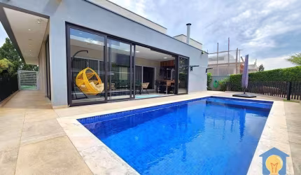 Casa com 3 Suítes à Venda, 303 m² por R$ 3.400.000 - Granja Viana - Carapicuíba/SP