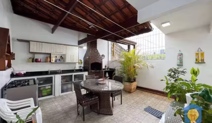 Casa com 3 dorms, 210 m² - Venda por R$ 640.000 - Jardim Vista Alegre - Embu das Artes/SP