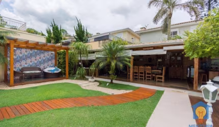 Casa à venda no condomínio Raízes Granja Viana