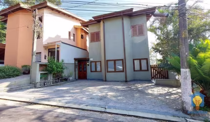 Casa com 3 dormitórios para alugar, 342 m² por R$ 6.800/mês - Granja Viana - Cotia/SP