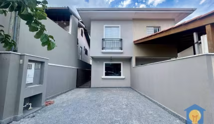 Casa com 3 dormitórios à venda, 131 m² por R$ 720.000,00 - Jardim Rio das Pedras - Cotia/SP