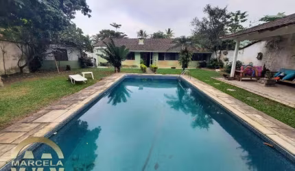Casa térrea á venda com 3 dormitórios - Jardim Virginia - Guarujá/SP