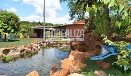 Charmosa Chácara com Piscina e Pomar no bairro IGA em Igarapava