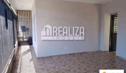 Casa padrão à venda no bairro Nossa Senhora da Abadia em Uberaba