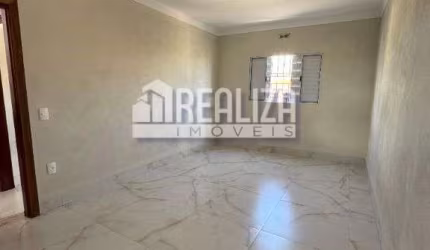 Sobrado à venda no Jardim América, Uberaba - 3 dormitórios, 1 suíte e garagem coberta