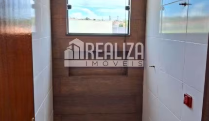 Apartamento térreo à venda em Uberaba - 2 dormitórios, garagem e jardim de inverno!
