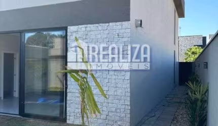 Casa de alto padrão em condomínio com piscina e varanda gourmet em Uberaba