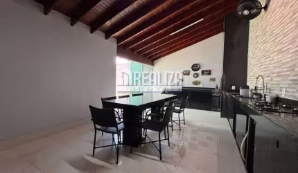 Casa de 3 dormitórios com suíte e churrasqueira na varanda em Uberaba