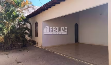 Casa Padrão à venda em Vila Alvorada, Uberaba: 3 dormitórios e suíte