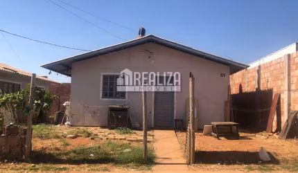 Encantadora casa à venda no Parque dos Girassóis IV em Uberaba