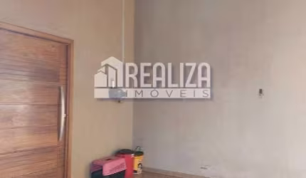 Linda casa à venda no Pacaembu, Uberaba - 3 dormitórios, suíte e 3 garagens!