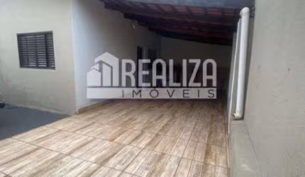 Charmosa Casa à Venda em São José, Uberaba - 3 Dormitórios e 3 Vagas de Garagem