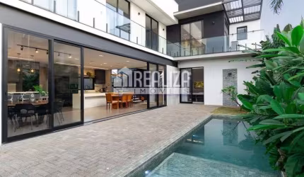 Casa de Alto Padrão no Cyrela Diamantino - 4 Suítes, Piscina Aquecida e Tecnologia Avançada
