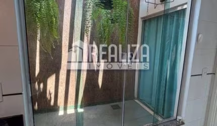 Casa de luxo com piscina aquecida em condomínio no Residencial Mário de Almeida Franco