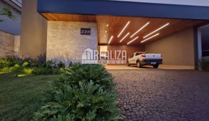 Casa de luxo no Recreio dos Bandeirantes, Uberaba - 3 suítes, piscina aquecida e varanda gourmet!