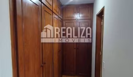 Apartamento de 4 dormitórios à venda no bairro Estados Unidos, Uberaba