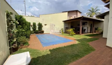 Casa de luxo à venda em Uberaba - 3 suítes, piscina aquecida e varanda gourmet