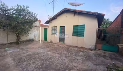 Casa padrão à venda no Conj. Hab. Kazuto Yatsuda, Igarapava