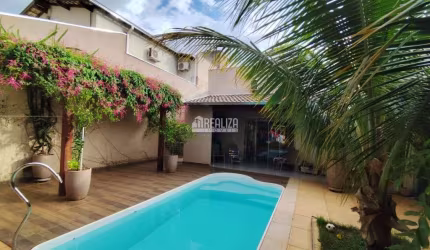 Casa de alto padrão com churrasqueira e piscina no Jardim do Lago Uberaba